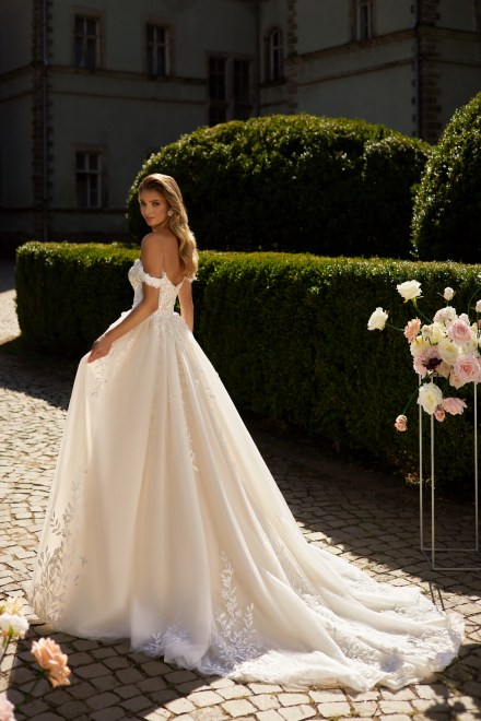 https://www.sposa-lia.com/images/stories/virtuemart/product/3) Flaminia.jpg